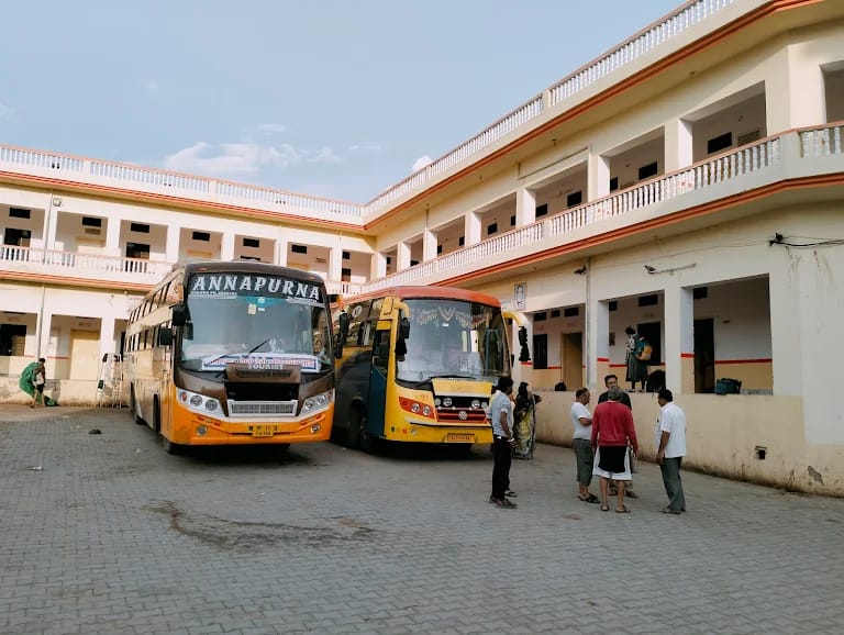 Buses Parked in Ample Parking Space at Acharya Brahmin Dharamshala